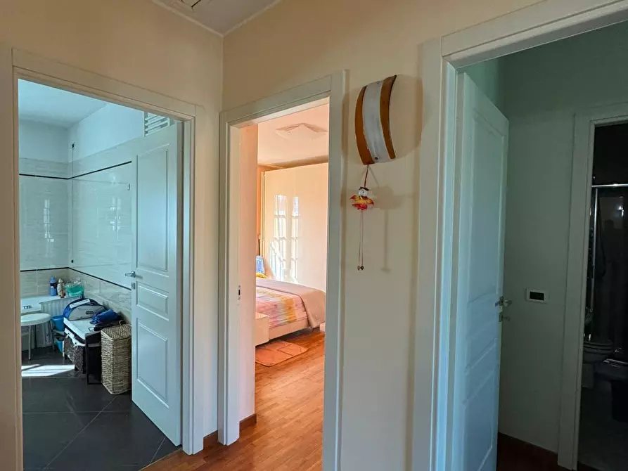 Immagine 21 di Villa in vendita  a Capannori