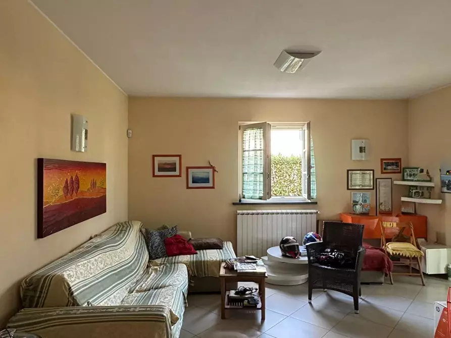 Immagine 9 di Villa in vendita  a Capannori