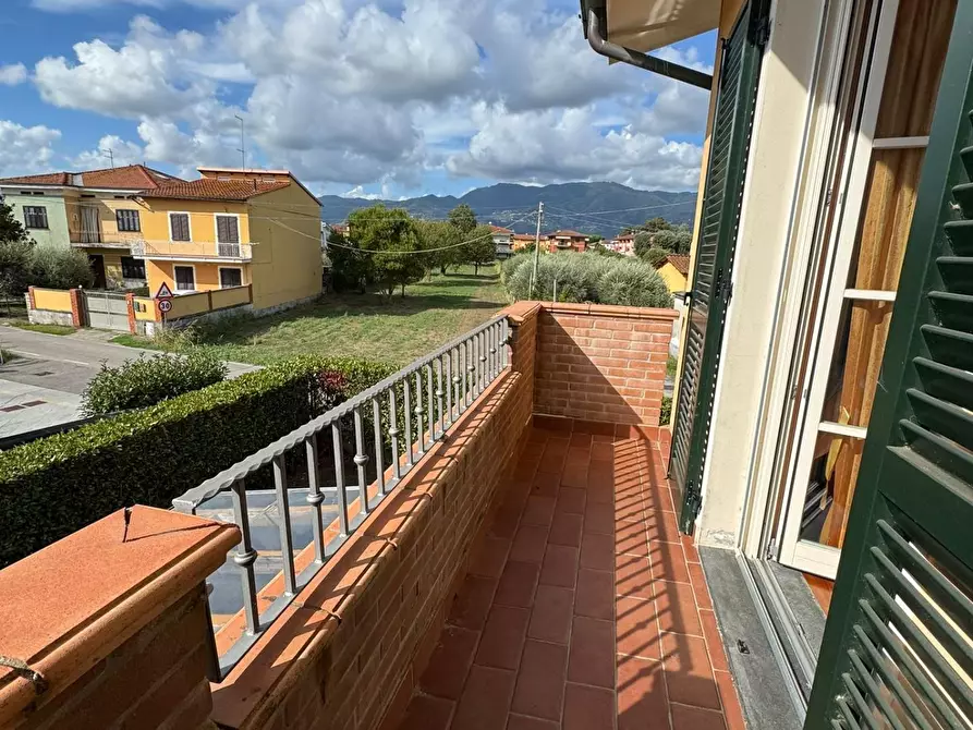 Immagine 36 di Villa in vendita  a Capannori