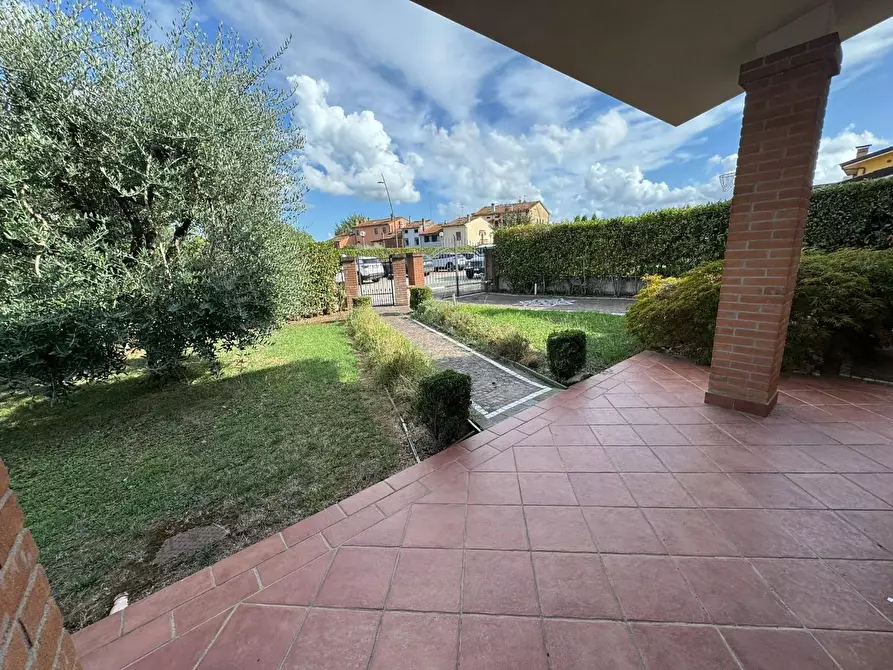 Immagine 1 di Villa in vendita  a Capannori