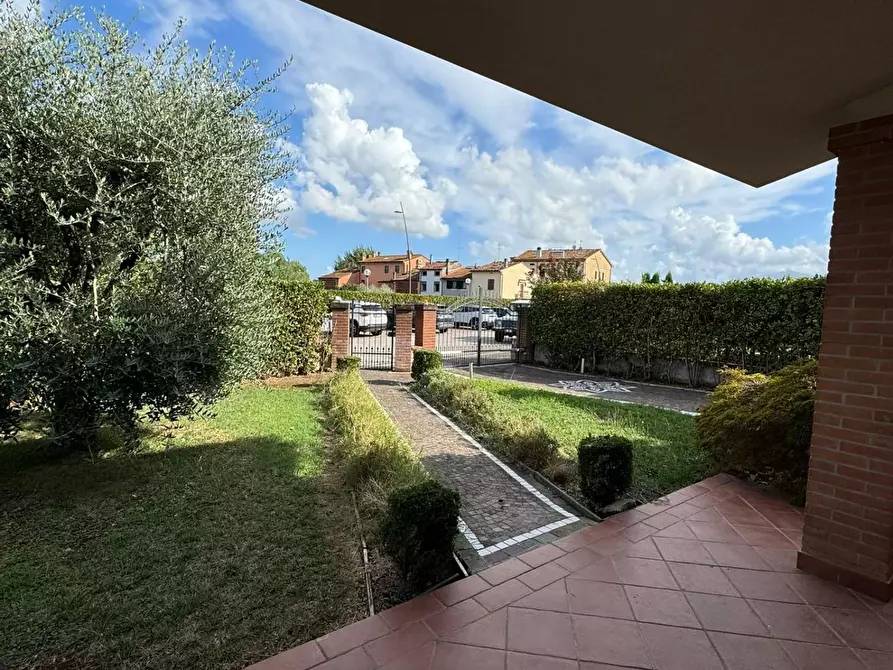 Immagine 5 di Villa in vendita  a Capannori