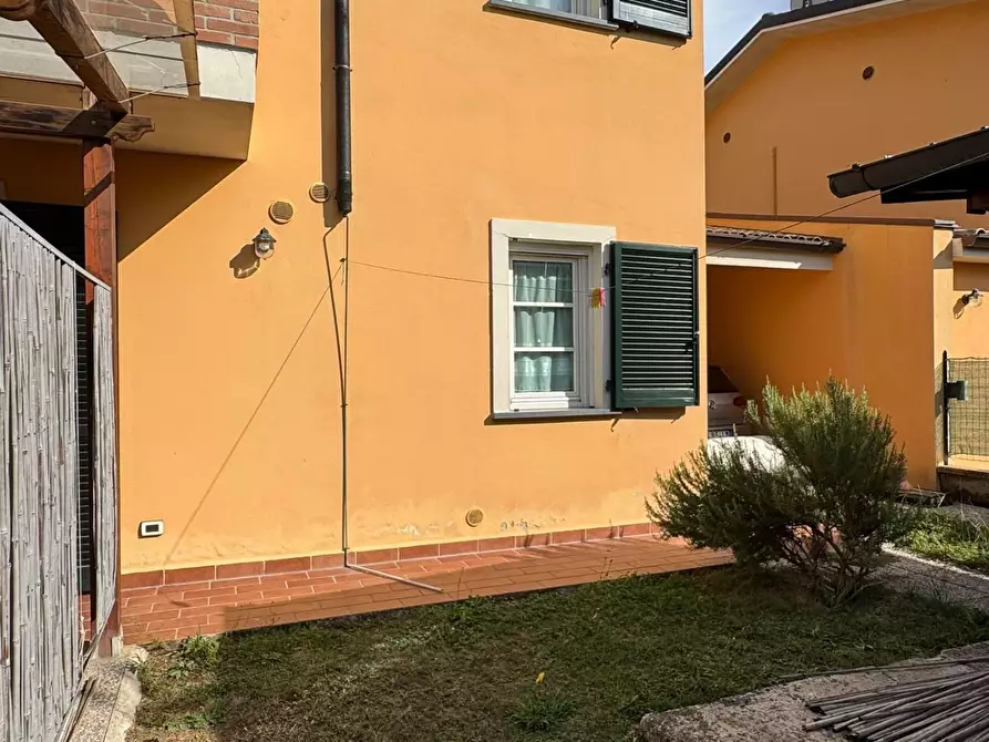 Immagine 3 di Villa in vendita  a Capannori