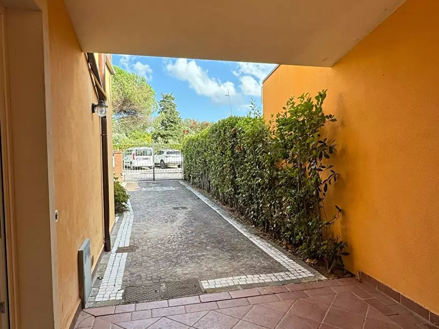 Immagine 2 di Villa in vendita  a Capannori