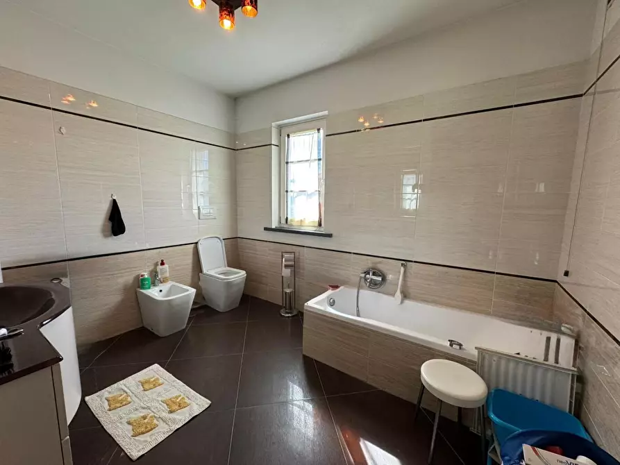 Immagine 27 di Villa in vendita  a Capannori