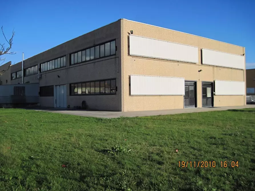 Immagine 7 di Attività artigianale in vendita  a Viareggio