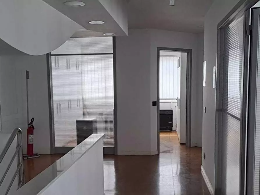 Immagine 9 di Attività artigianale in vendita  a Viareggio