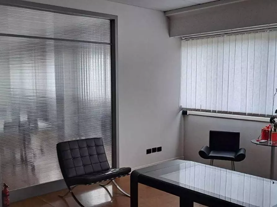 Immagine 3 di Attività artigianale in vendita  a Viareggio