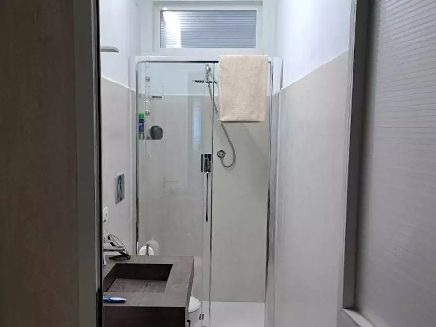 Immagine 11 di Attività artigianale in vendita  a Viareggio