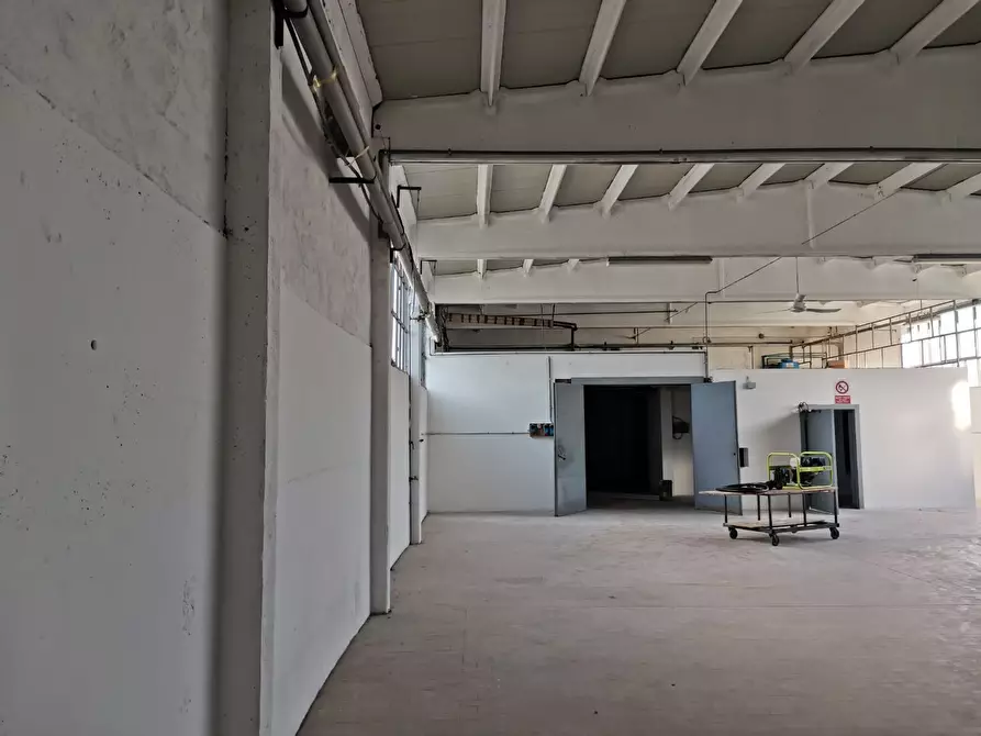 Immagine 12 di Attività artigianale in vendita  a Colle Di Val D'elsa