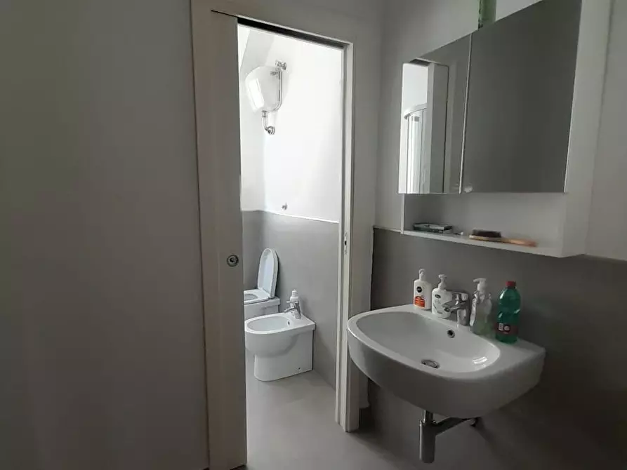 Immagine 11 di Appartamento in vendita  a Livorno