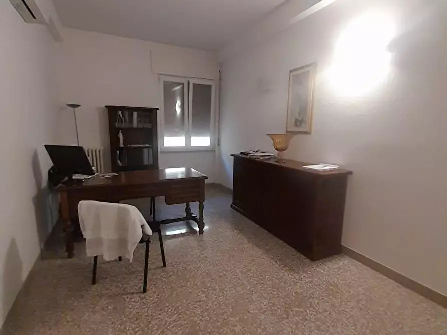 Immagine 5 di Appartamento in vendita  a Livorno