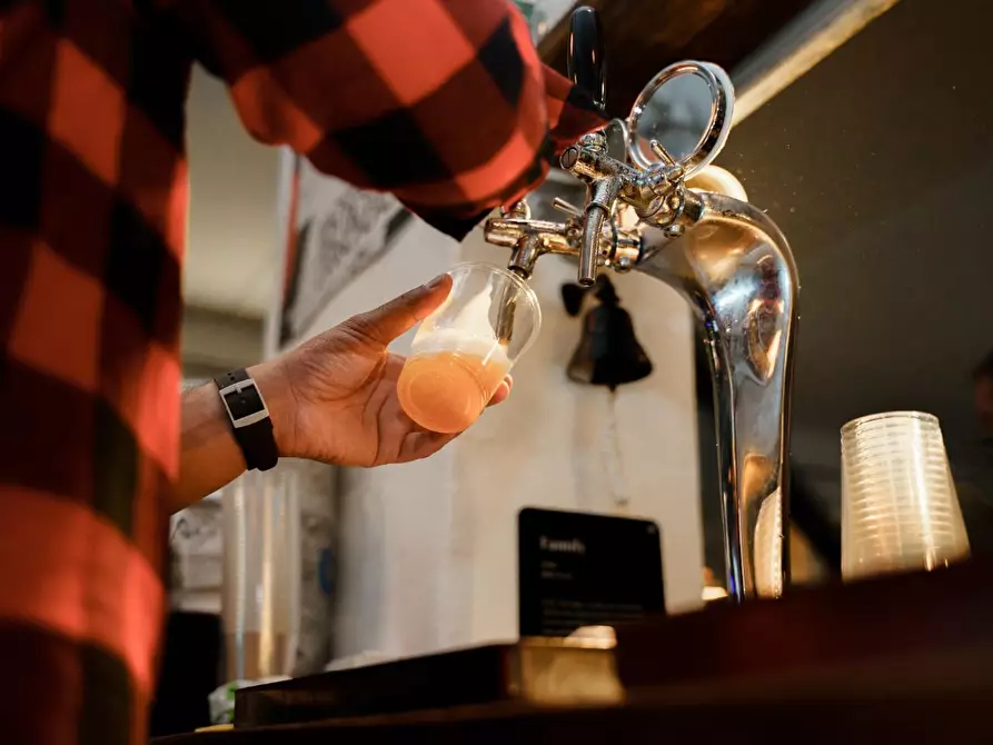 Immagine 5 di Attività commerciale in vendita  a San Giuliano Terme