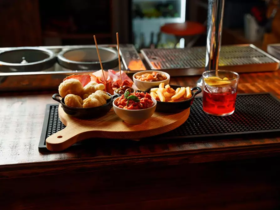 Immagine 3 di Attività commerciale in vendita  a San Giuliano Terme