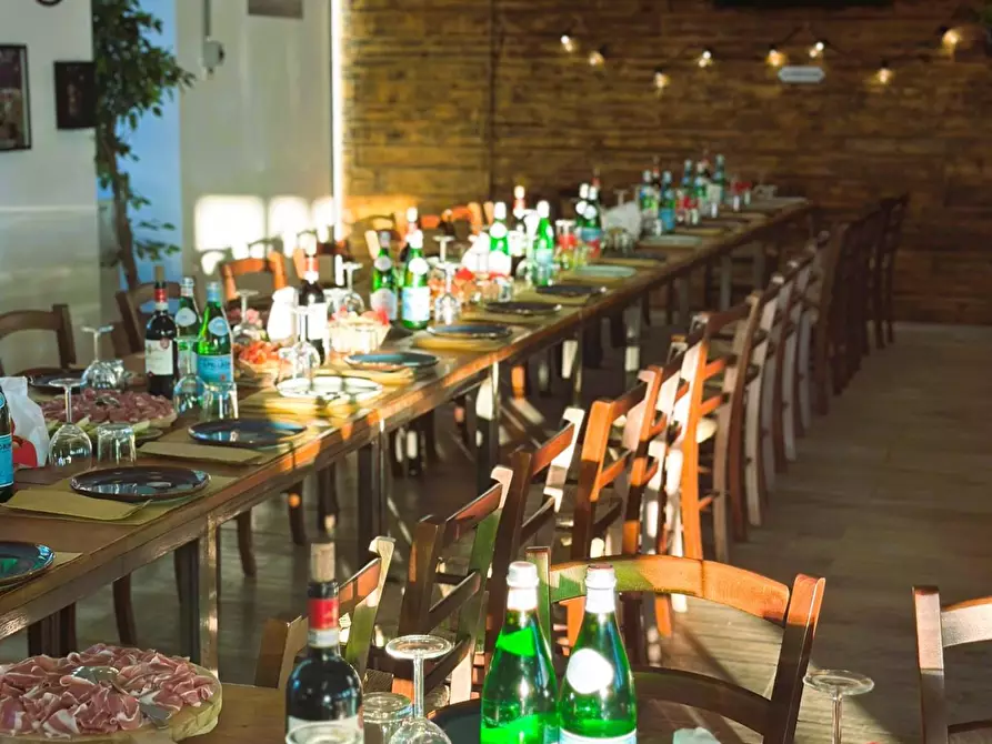 Immagine 1 di Attività commerciale in vendita  a San Giuliano Terme