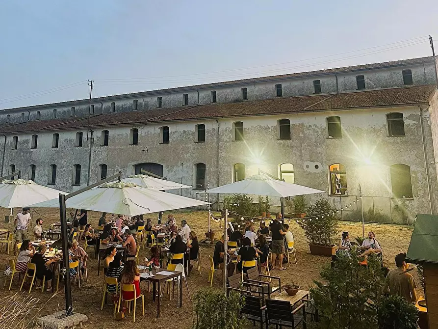 Immagine 7 di Attività commerciale in vendita  a San Giuliano Terme