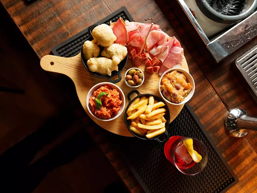 Immagine 8 di Attività commerciale in vendita  a San Giuliano Terme