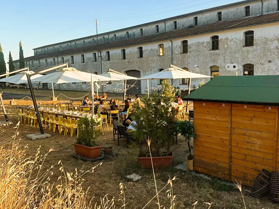 Immagine 11 di Attività commerciale in vendita  a San Giuliano Terme