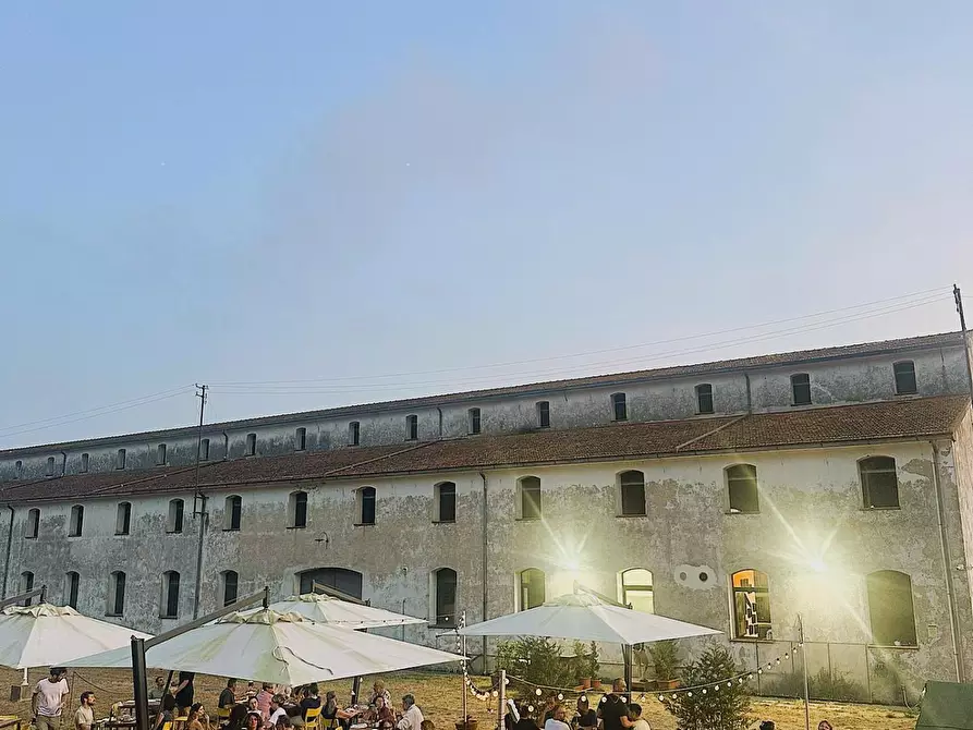 Immagine 6 di Attività commerciale in vendita  a San Giuliano Terme