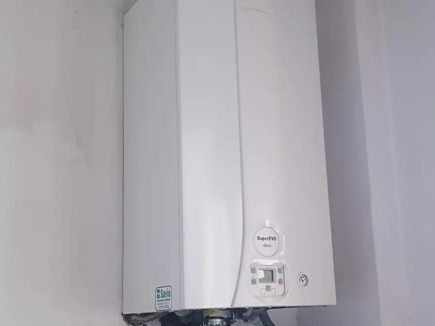 Immagine 7 di Appartamento in vendita  a Viareggio