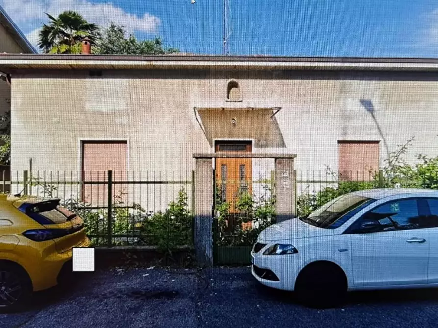 Immagine 1 di Villa in vendita  a Rho