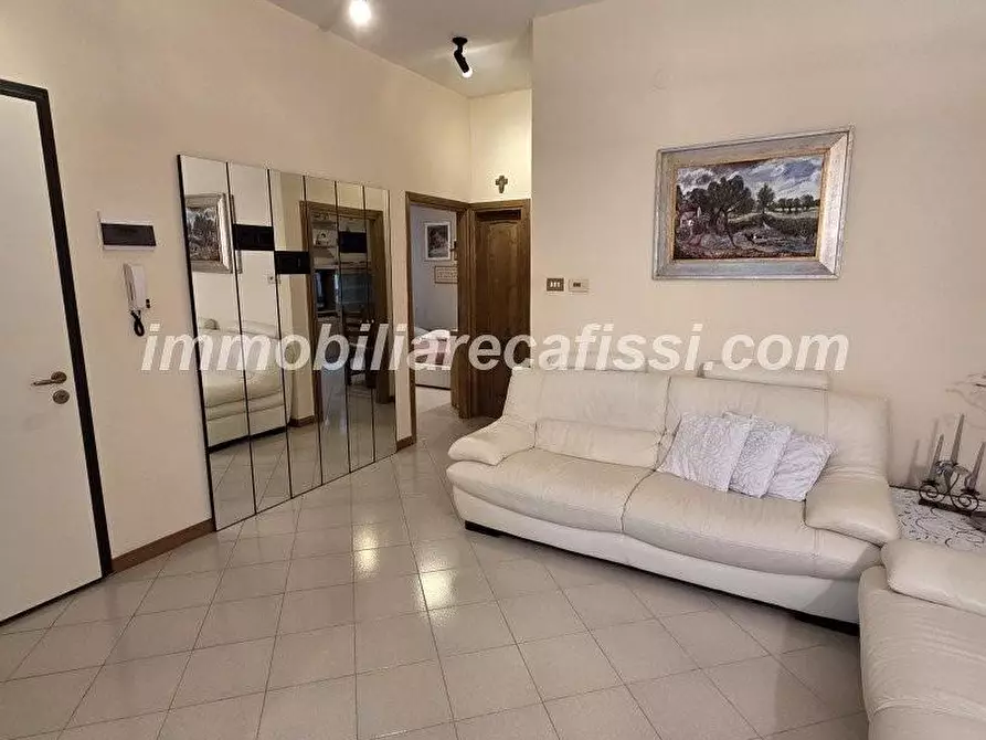 Immagine 2 di Appartamento in vendita  a Prato