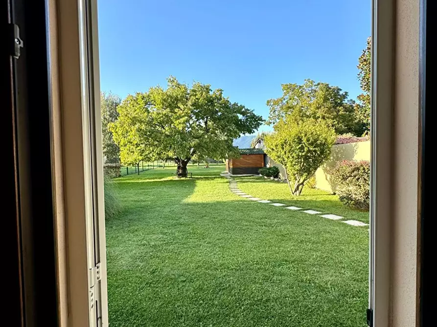 Immagine 70 di Villa in vendita  a Capannori