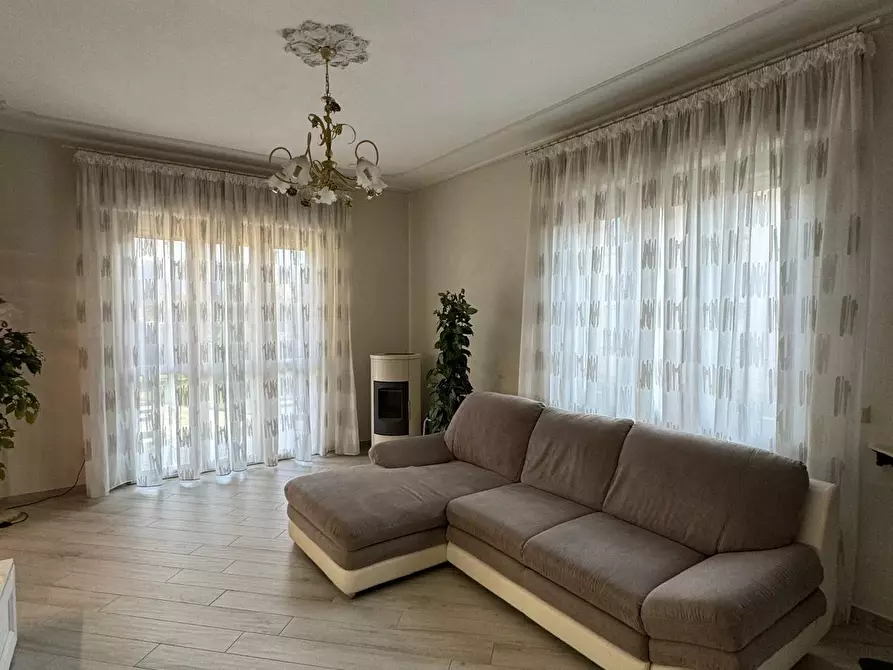 Immagine 3 di Villa in vendita  a Capannori