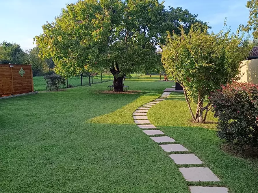 Immagine 47 di Villa in vendita  a Capannori