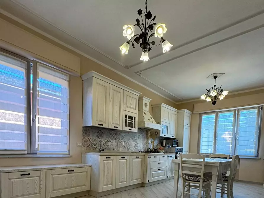 Immagine 5 di Villa in vendita  a Capannori