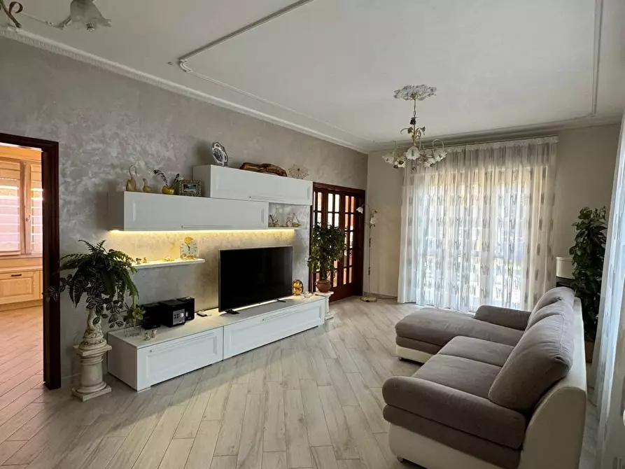 Immagine 27 di Villa in vendita  a Capannori