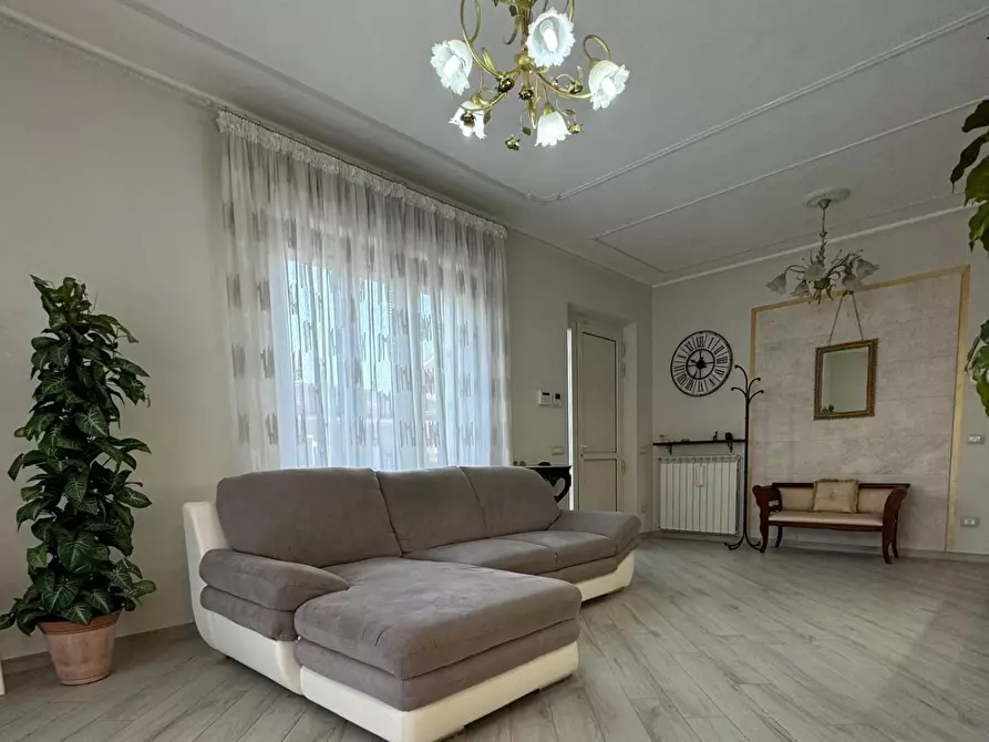 Immagine 13 di Villa in vendita  a Capannori