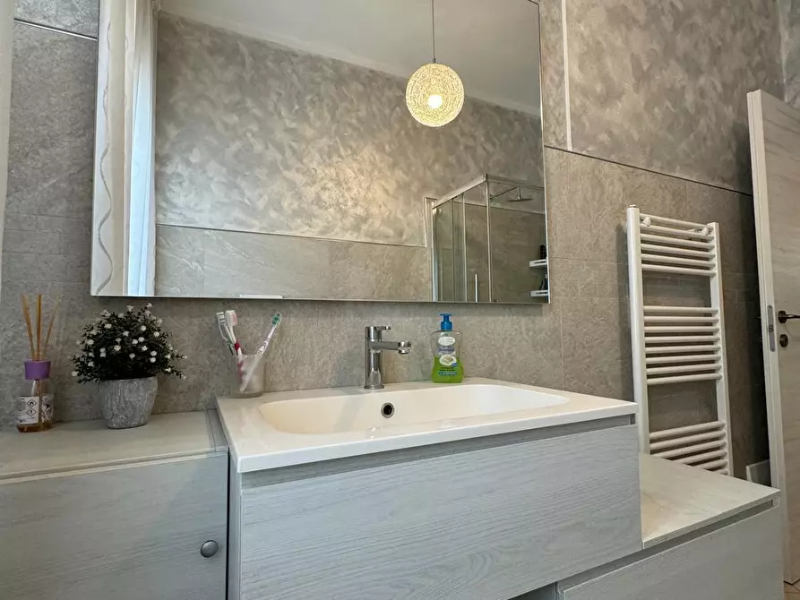 Immagine 11 di Villa in vendita  a Capannori