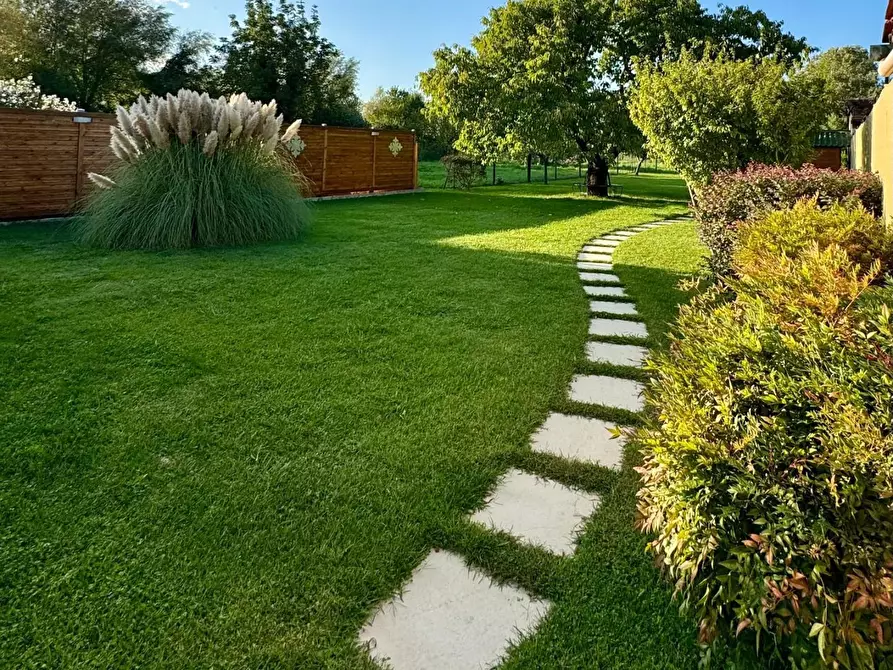 Immagine 69 di Villa in vendita  a Capannori