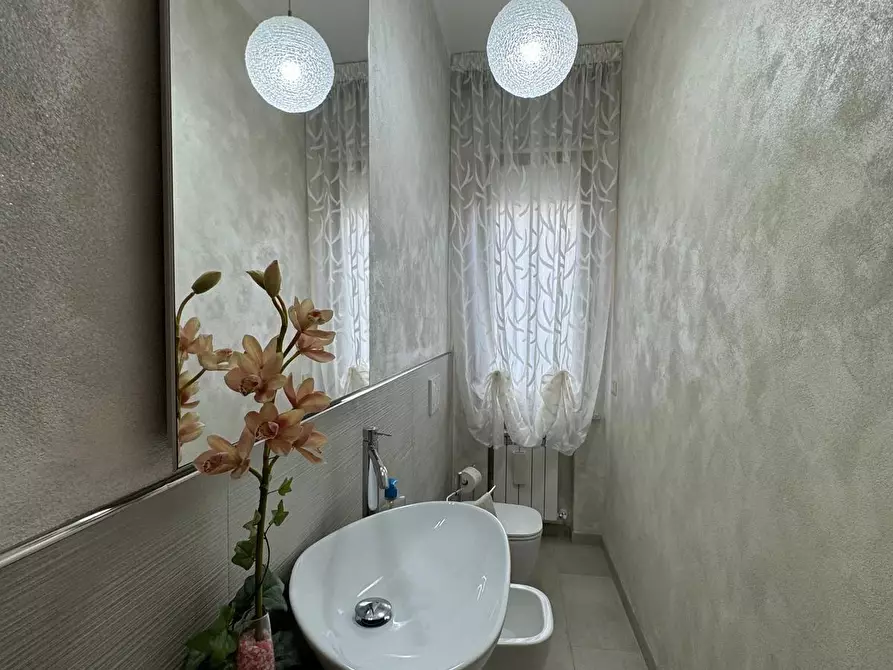 Immagine 34 di Villa in vendita  a Capannori