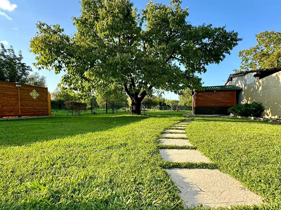 Immagine 49 di Villa in vendita  a Capannori