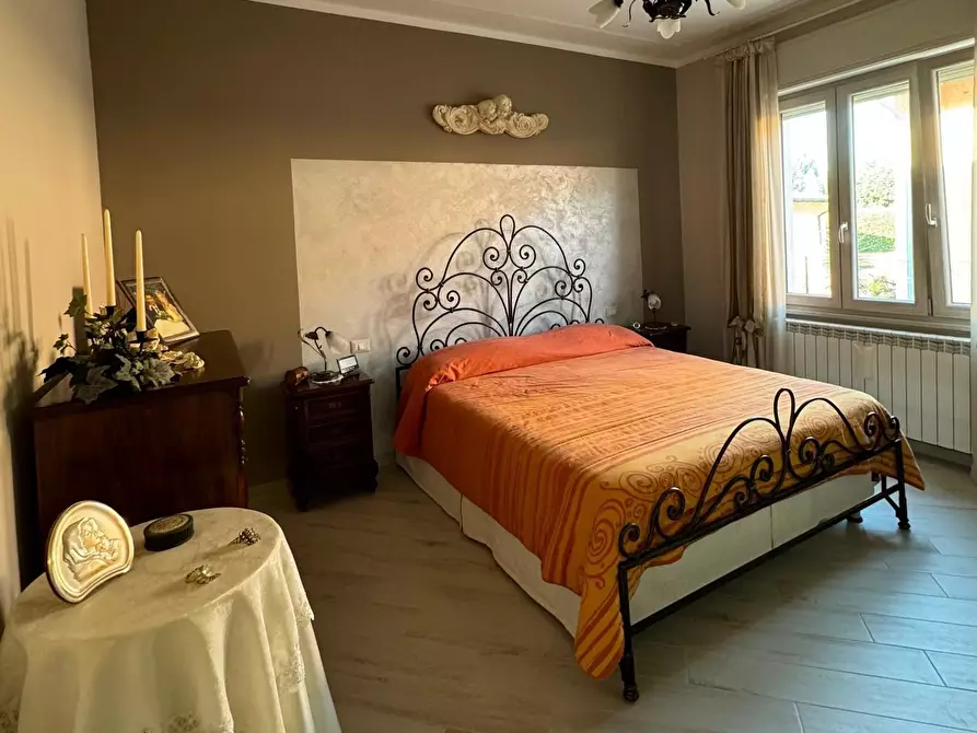 Immagine 61 di Villa in vendita  a Capannori