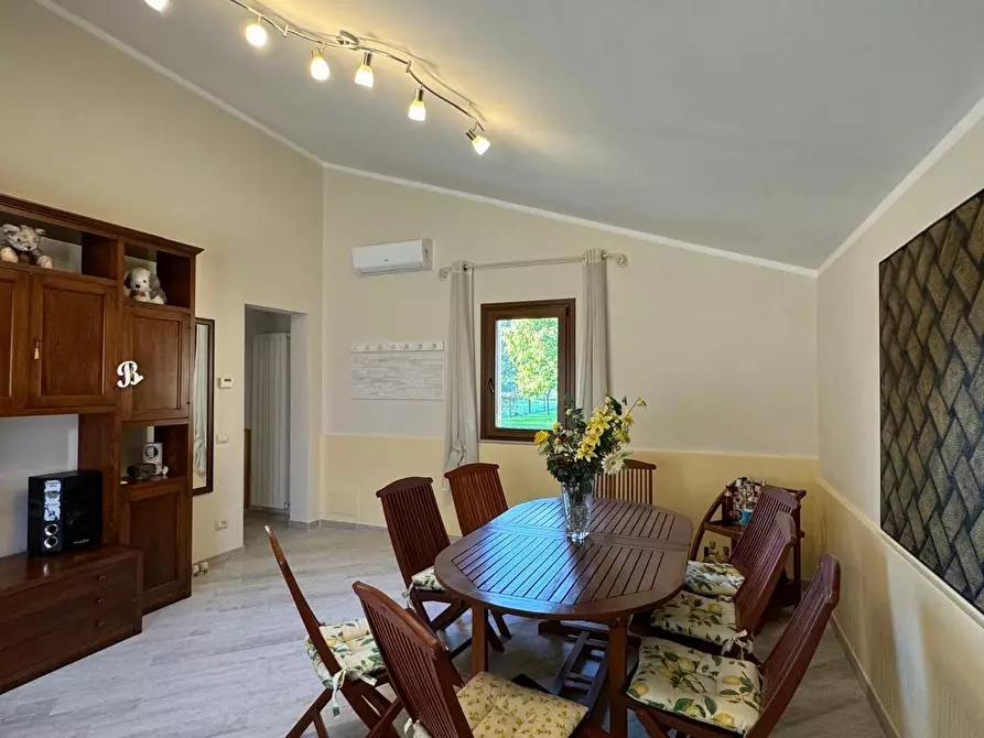 Immagine 58 di Villa in vendita  a Capannori