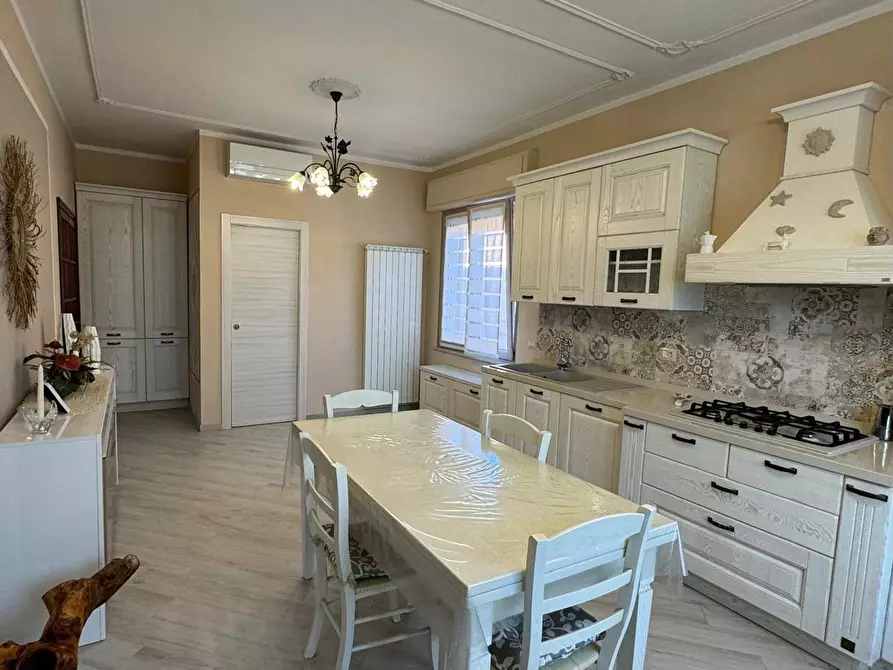 Immagine 9 di Villa in vendita  a Capannori