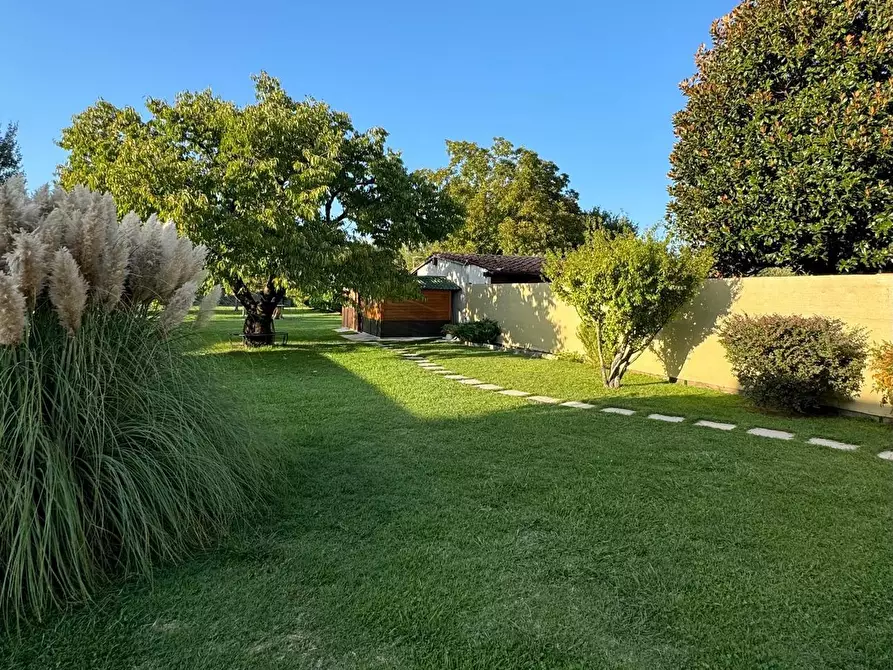 Immagine 64 di Villa in vendita  a Capannori