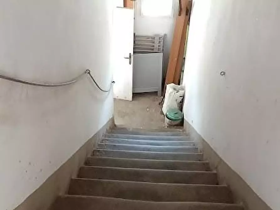 Immagine 18 di Casa colonica in vendita  a Vinci