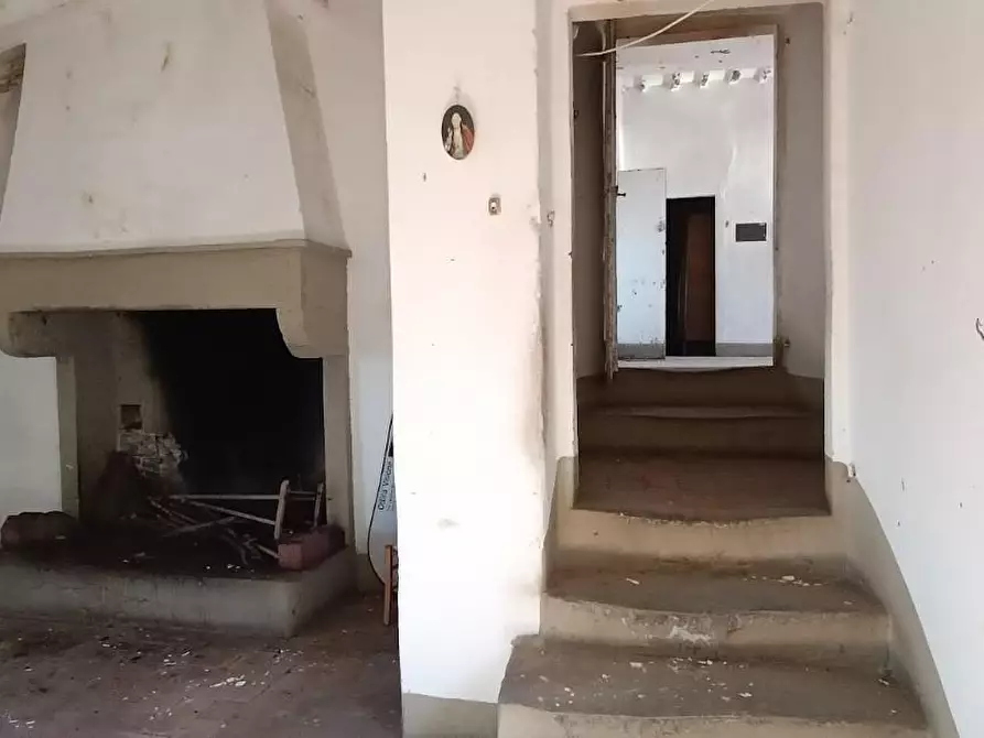 Immagine 22 di Casa colonica in vendita  a Vinci