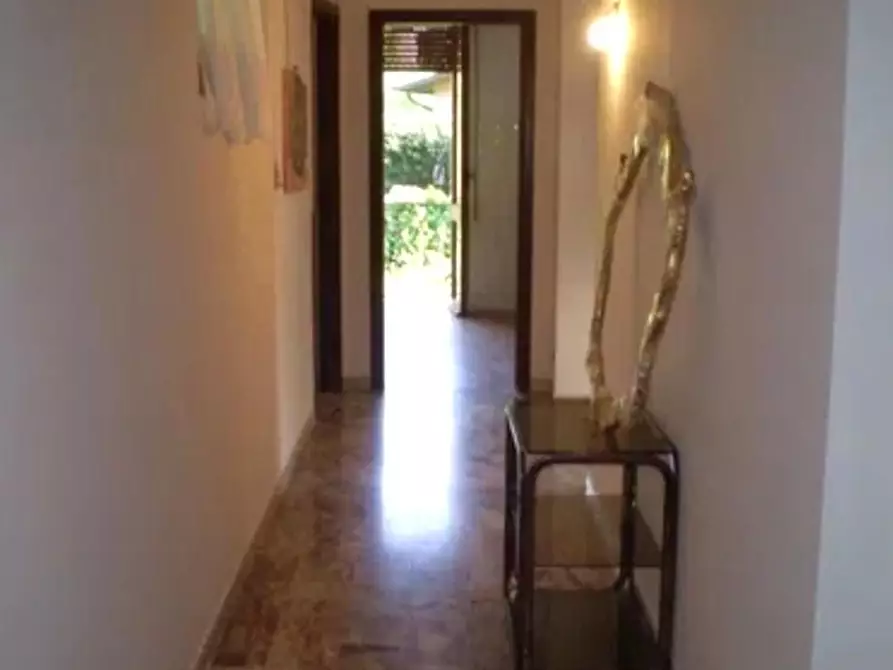 Immagine 9 di Casa indipendente in vendita  a Carrara