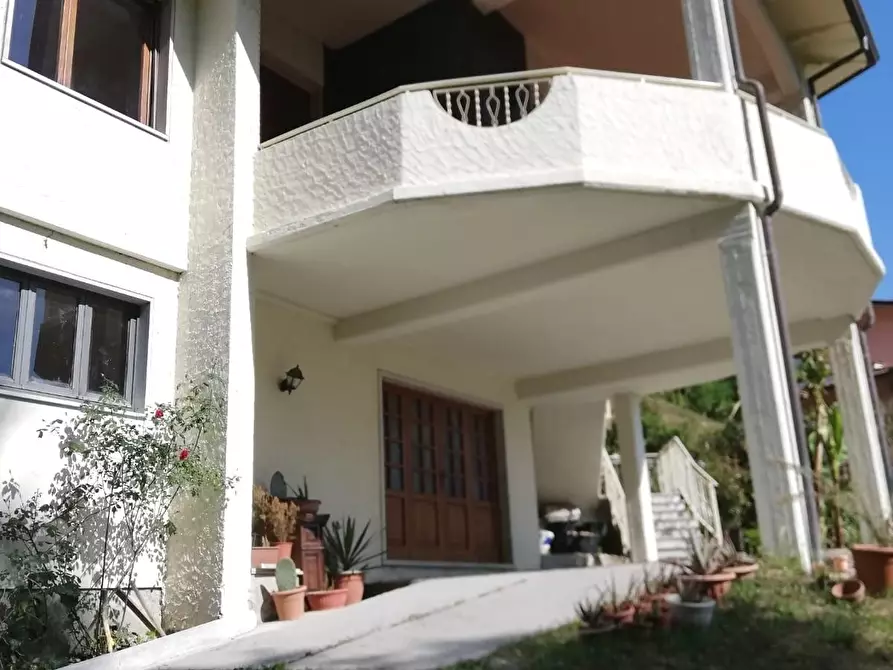 Immagine 3 di Casa indipendente in vendita  a Carrara