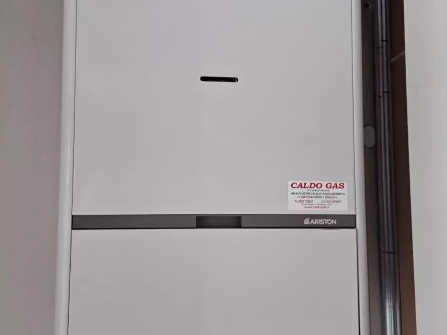 Immagine 4 di Negozio in vendita  a Carrara