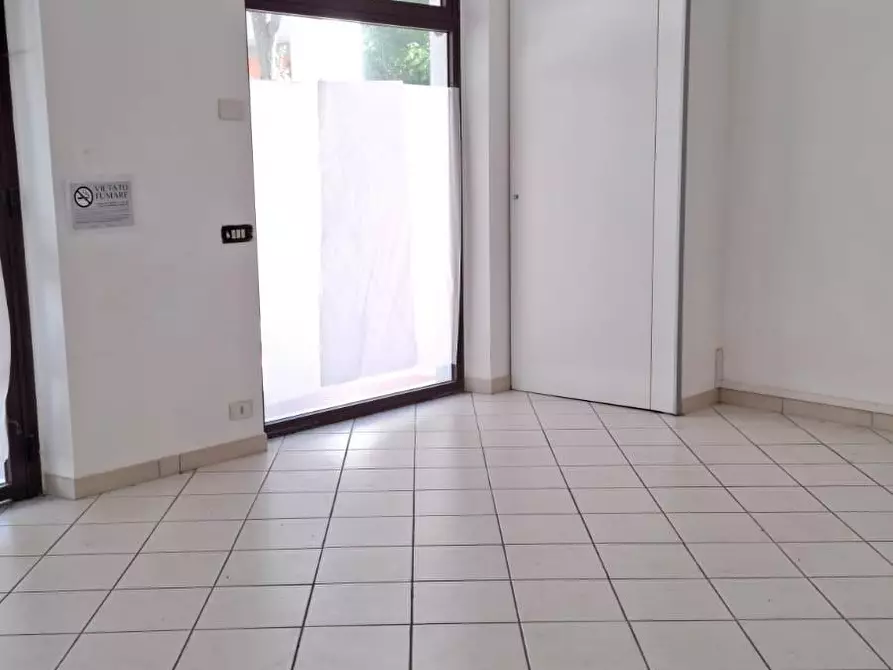 Immagine 3 di Negozio in vendita  a Carrara