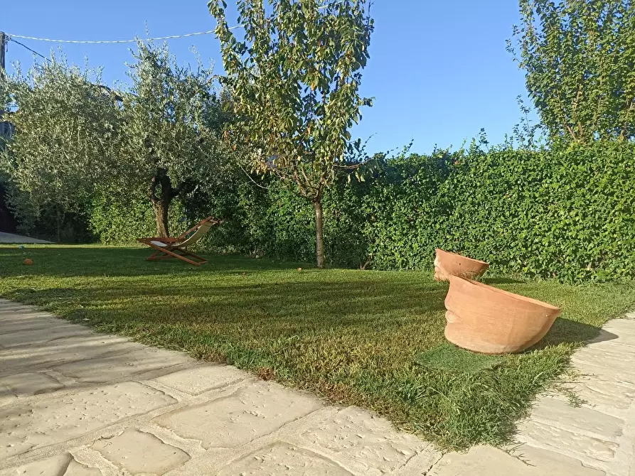 Immagine 5 di Villa in vendita  a Lucca