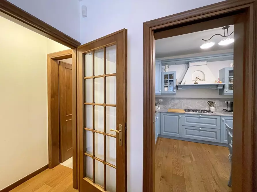 Immagine 17 di Casa trifamiliare in vendita  a Camaiore