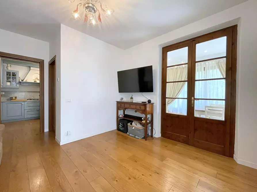 Immagine 11 di Casa trifamiliare in vendita  a Camaiore