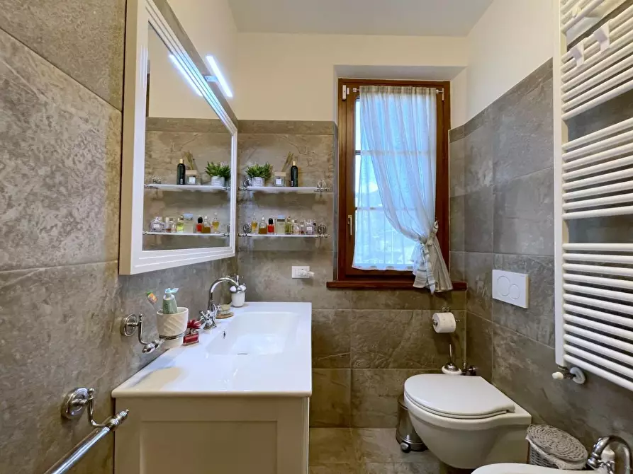 Immagine 36 di Casa trifamiliare in vendita  a Camaiore