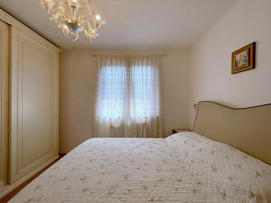 Immagine 40 di Casa trifamiliare in vendita  a Camaiore